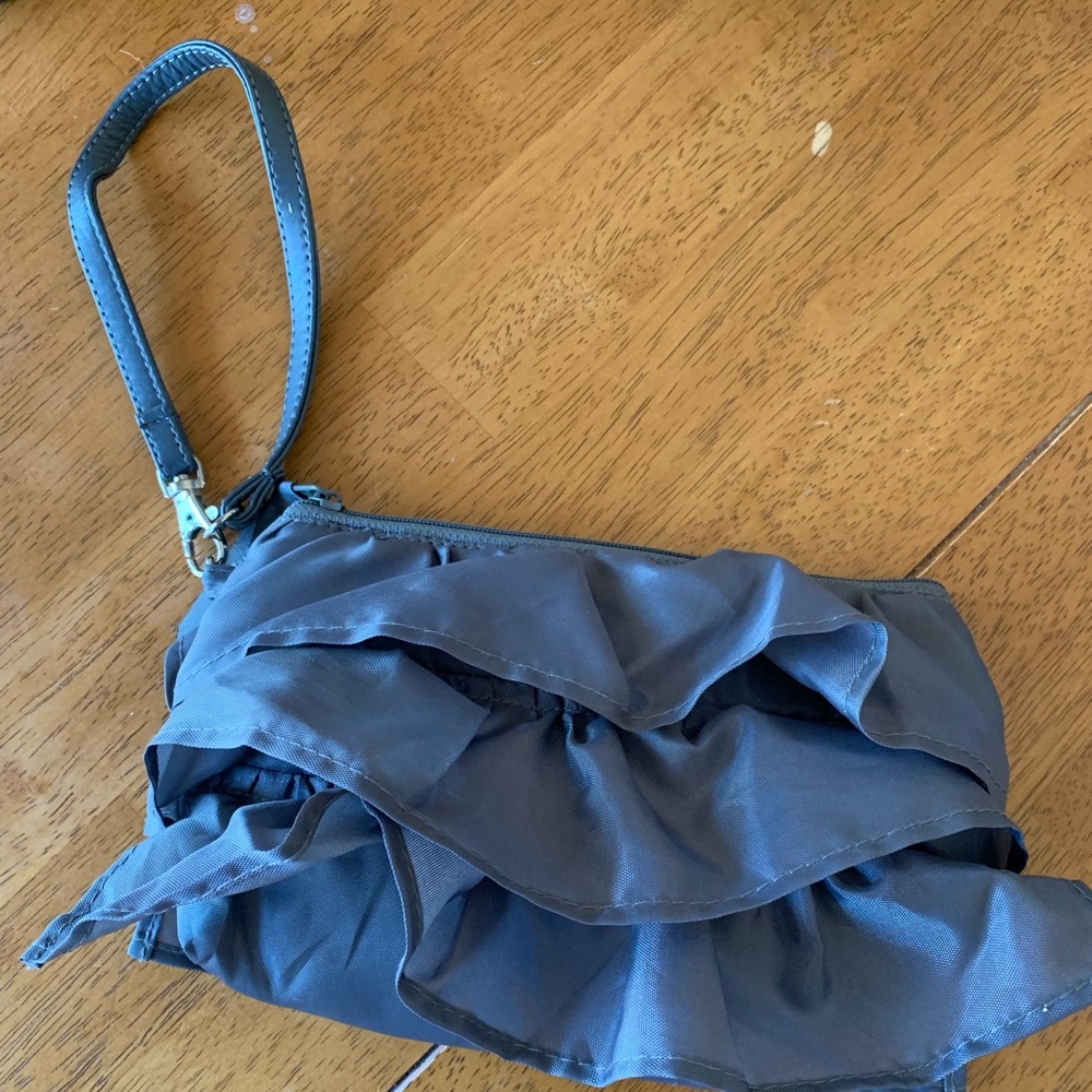 New Thirty One Ruffled Wristlet